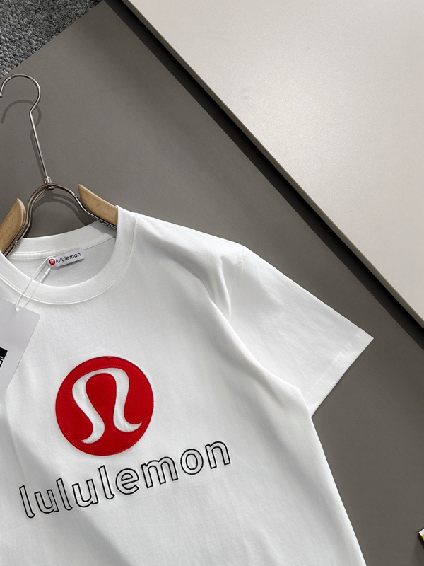 ブランドTシャツ側面デザイン